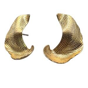 Gold Tone Textured Wave Crescent Statement Post Earrings Pierced Modernist Leaf